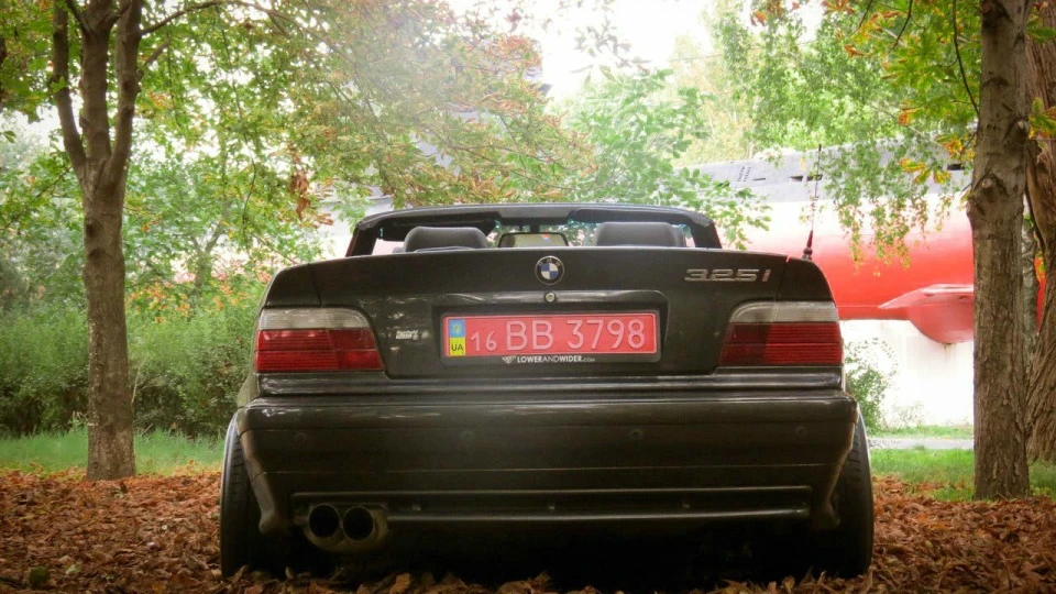 BMW 3 series Convertible 325iA Black & Yellow 2