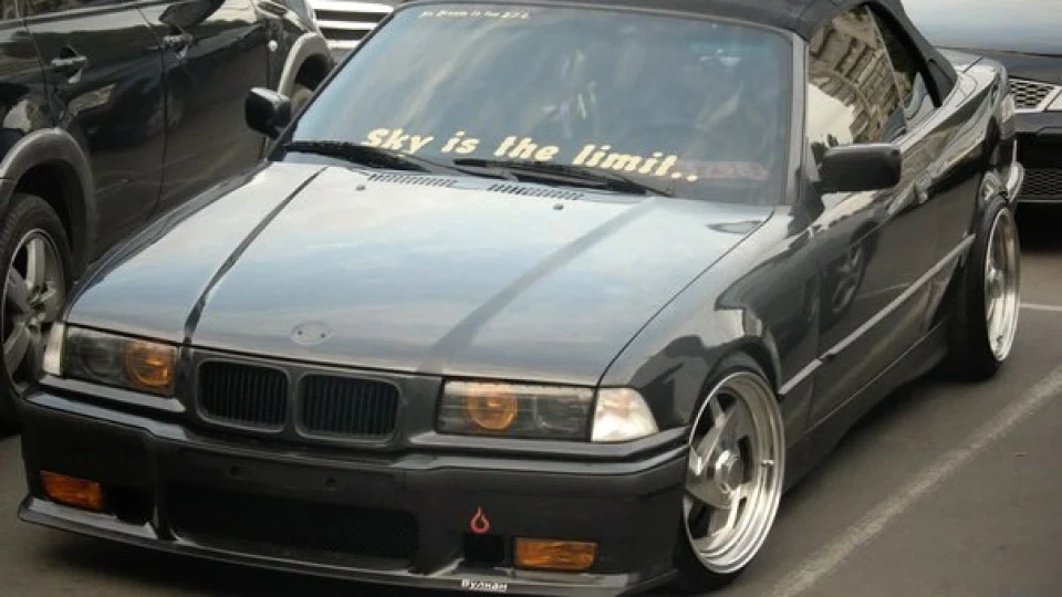 BMW 3 series Convertible 325iA Black & Yellow 4