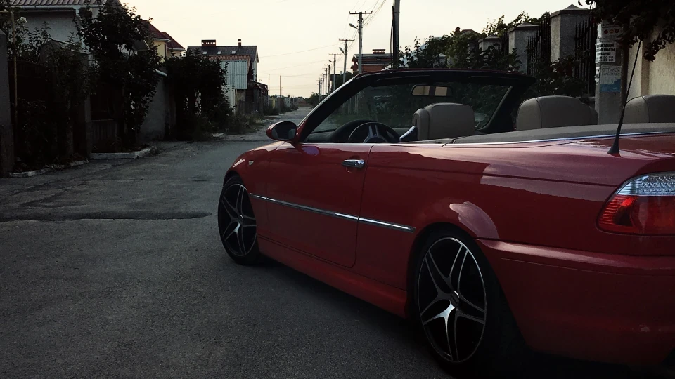 BMW 3 series Convertible Hell red 4
