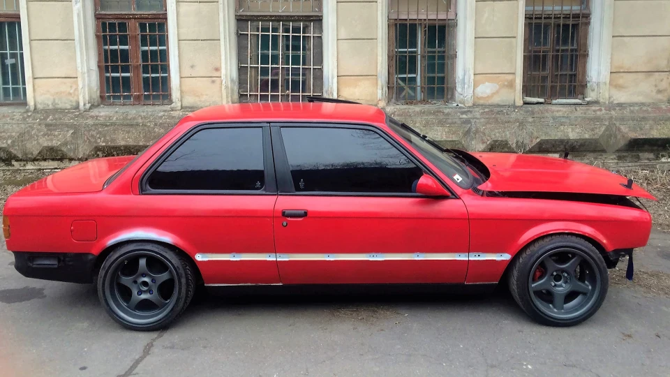 BMW 3 series Coupe 2.0 Red Alert 5