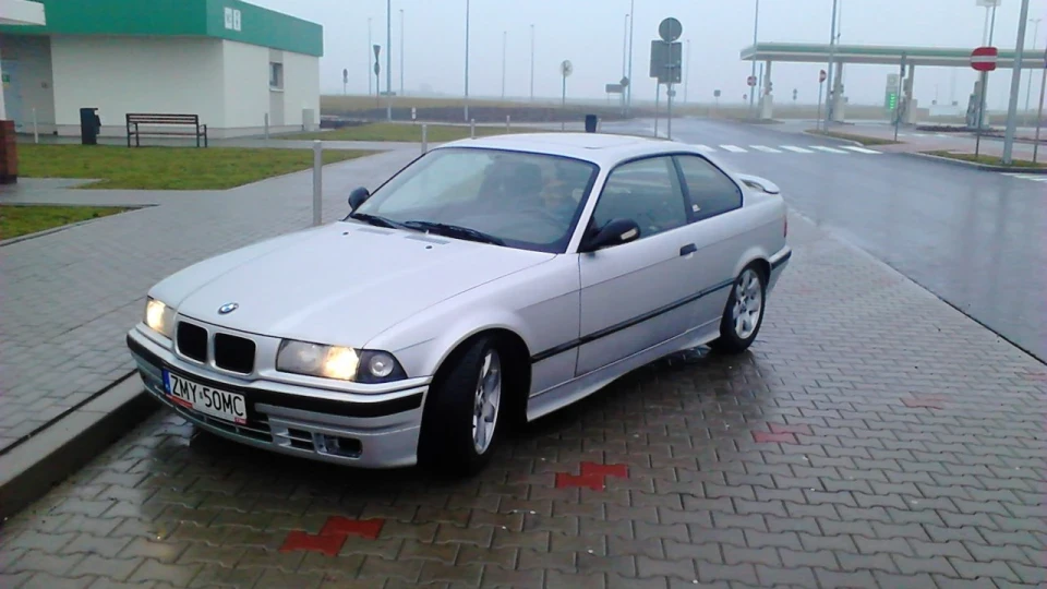 BMW 3 series Coupe 318Is 2