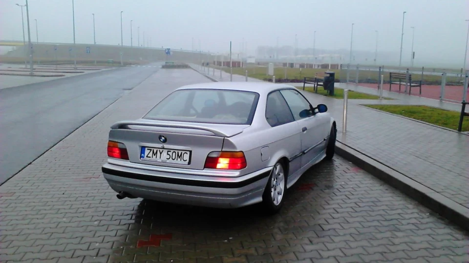 BMW 3 series Coupe 318Is 3