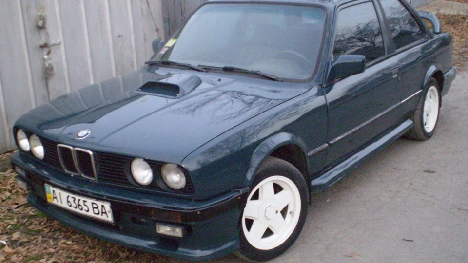 BMW 3 series Coupe 325i (OO==[ I ]==OO)