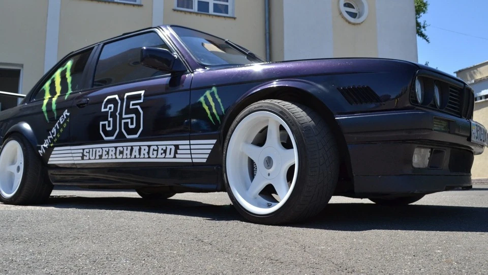 BMW 3 series Coupe e30 335 supercharged 2