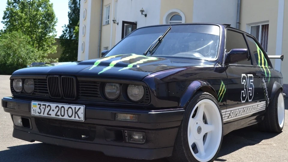 BMW 3 series Coupe e30 335 supercharged 5