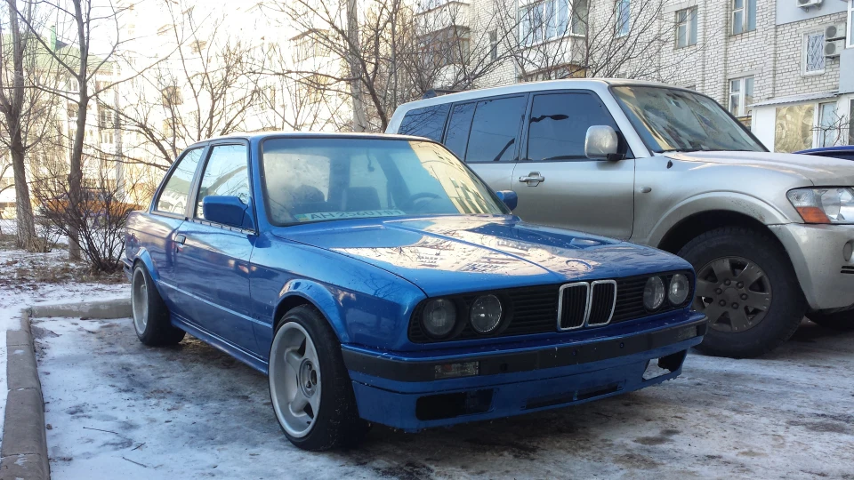 BMW 3 series Coupe e30 dapper. 4