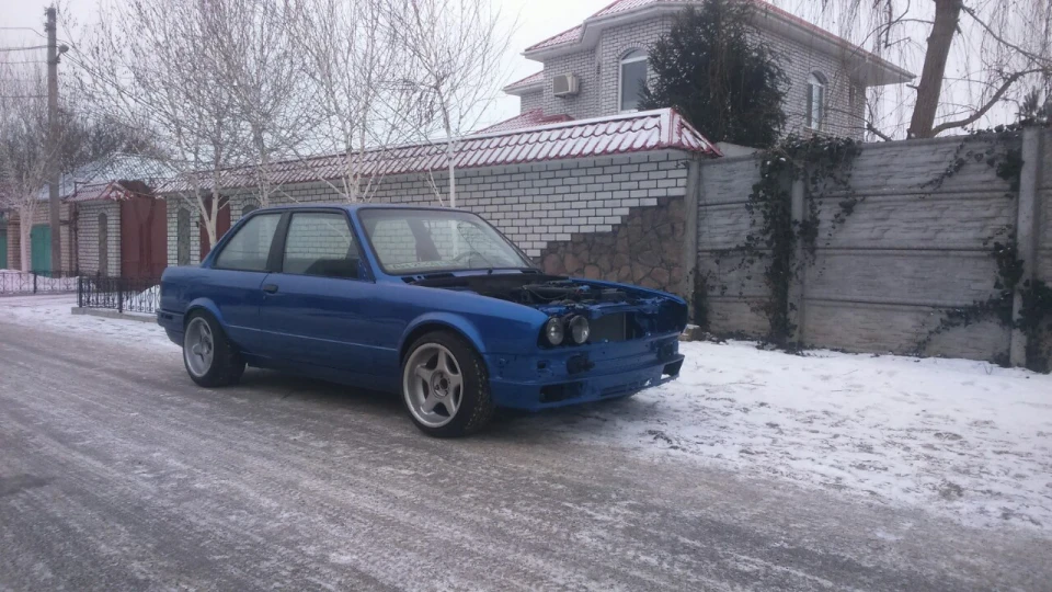 BMW 3 series Coupe e30 dapper. 5