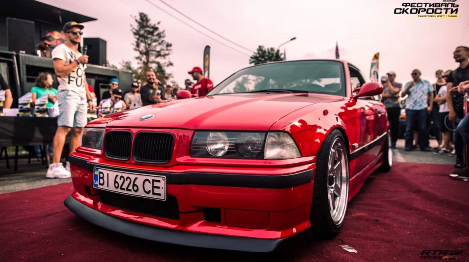 BMW 3 series Coupe Ferrari Red 2
