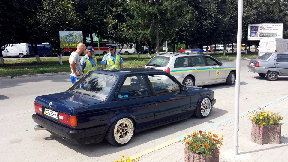 BMW 3 series Coupe Low? 2