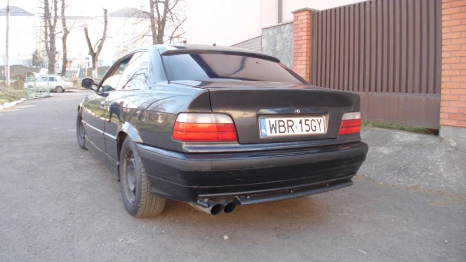 BMW 3 series Coupe мокрий асфальт, мотор 2л 3
