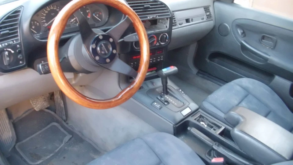 BMW 3 series Coupe мокрий асфальт, мотор 2л 5