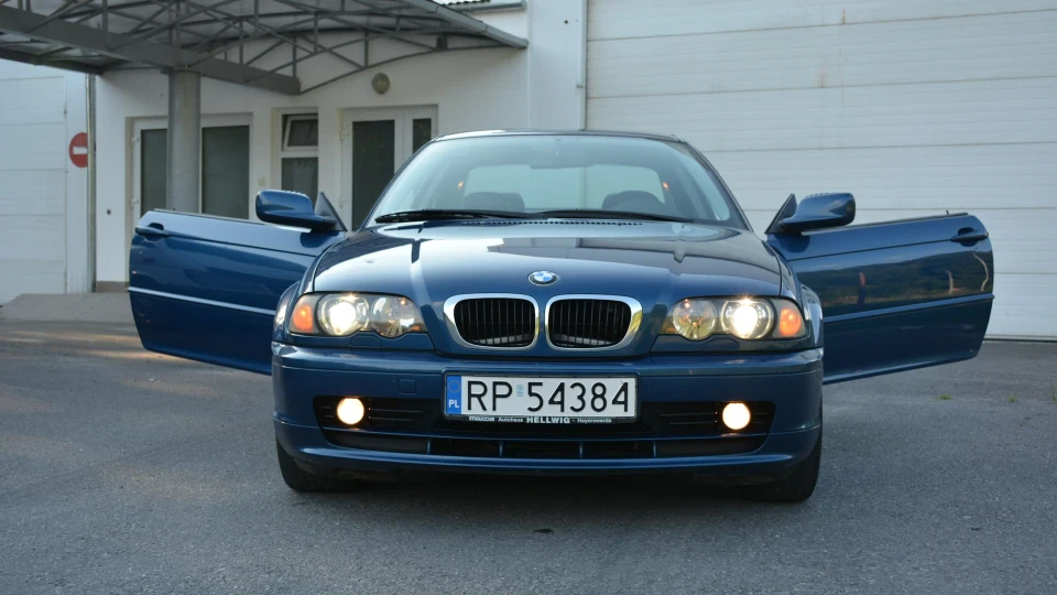 BMW 3 series Coupe topazblau 2