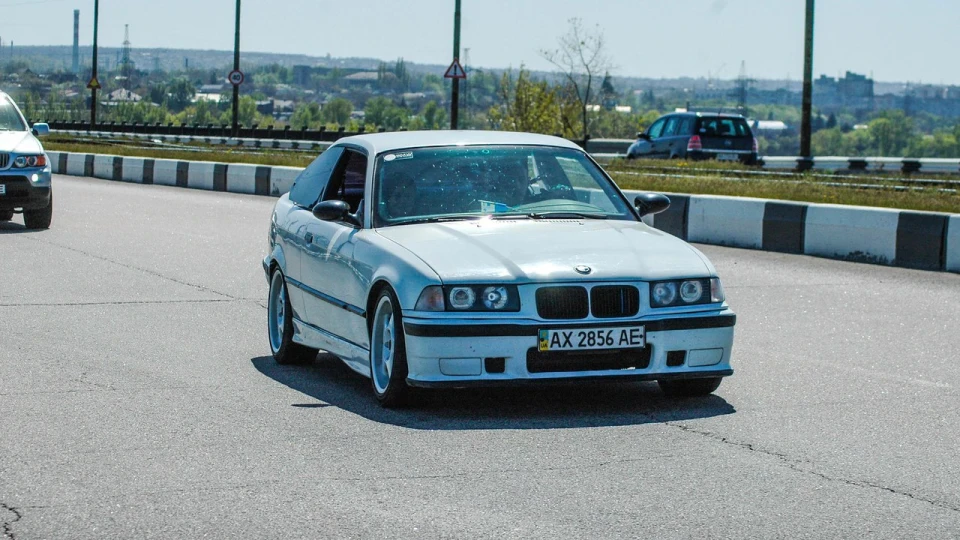 BMW 3 series Coupe White Angel