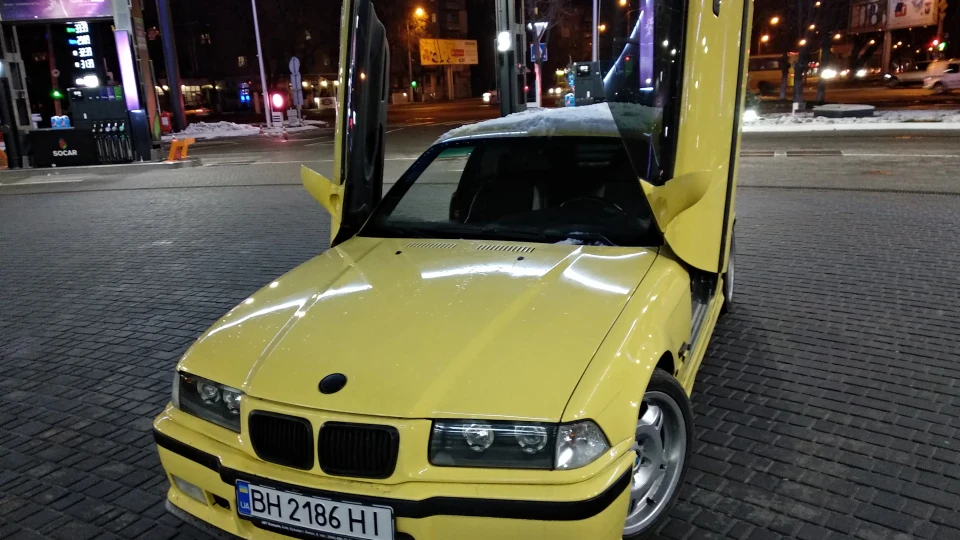 BMW 3 series Coupe Жовтий птахів 2