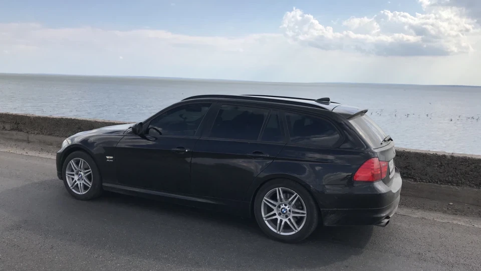 BMW 3 series Touring Чорна сучка 2