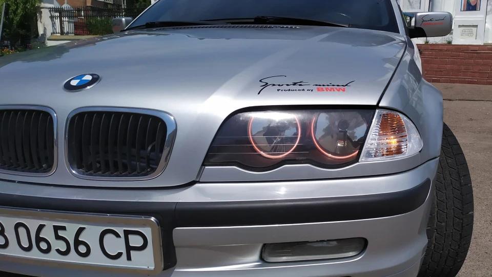 BMW 3 series Touring Червонооке 2