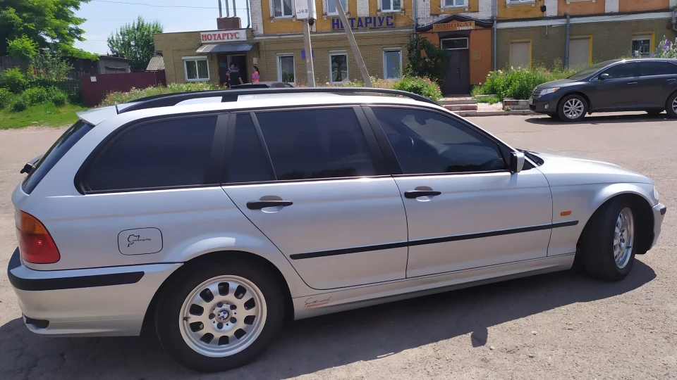 BMW 3 series Touring Червонооке 3