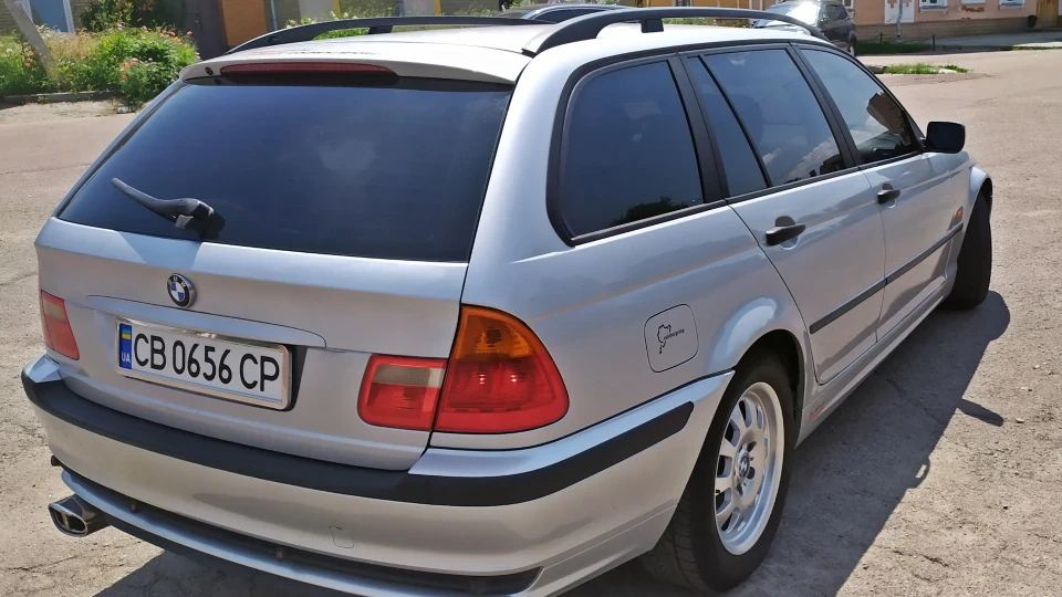 BMW 3 series Touring Червонооке 4