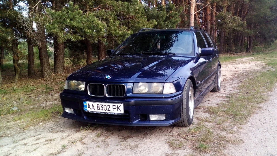 BMW 3 series Touring Montreal Blau 2