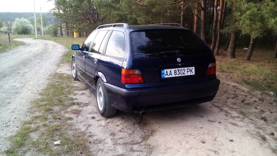 BMW 3 series Touring Montreal Blau 3