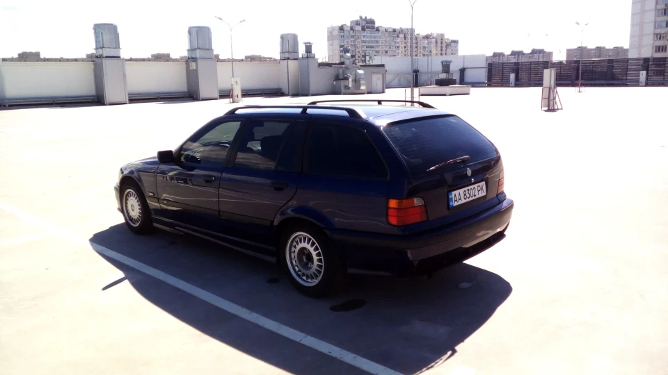BMW 3 series Touring Montreal Blau 5