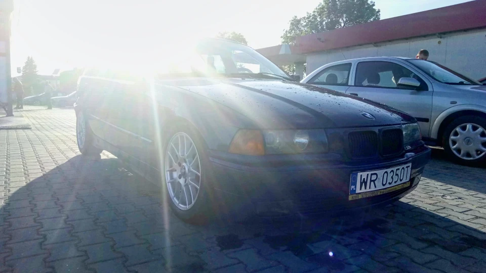 BMW 3 series Touring montrealblau 328i 2