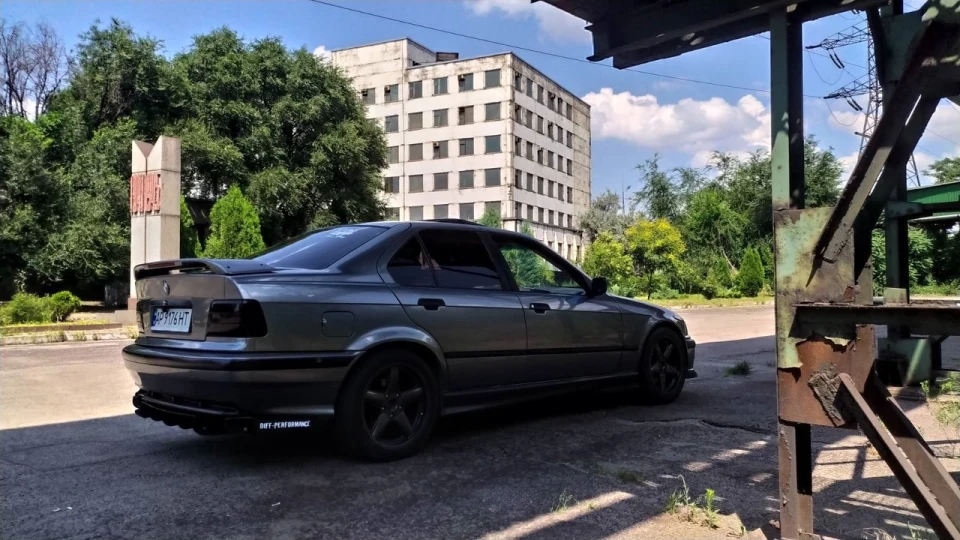 BMW 3 series 2