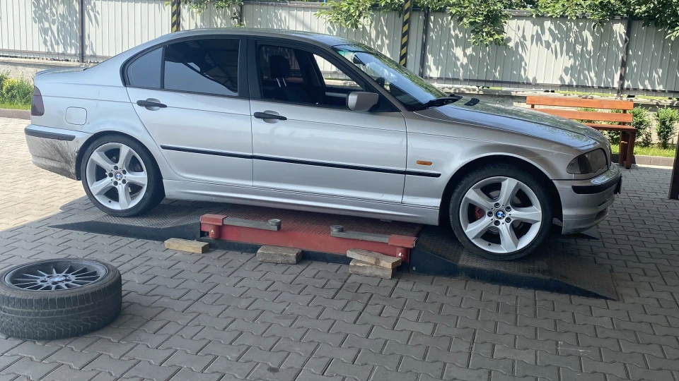 BMW 3 series 2