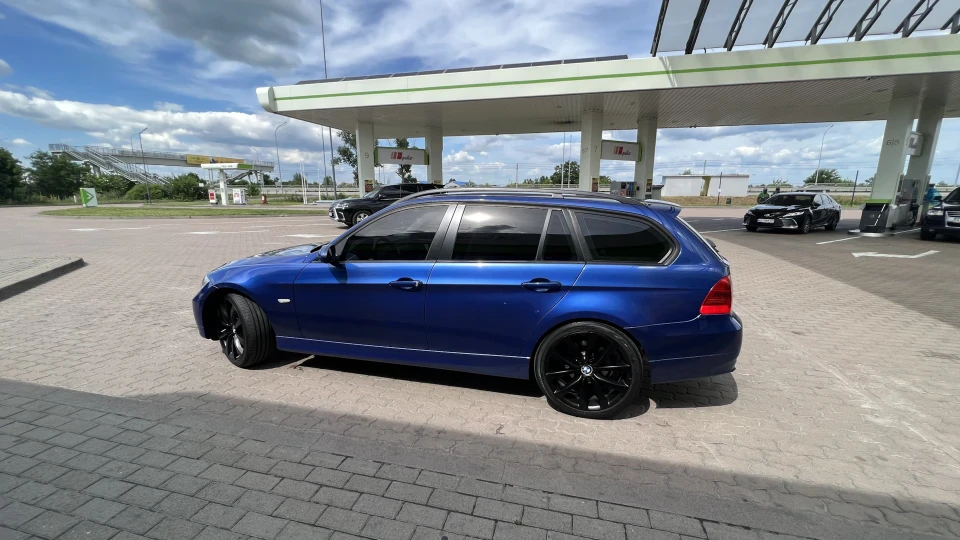 BMW 3 series 2