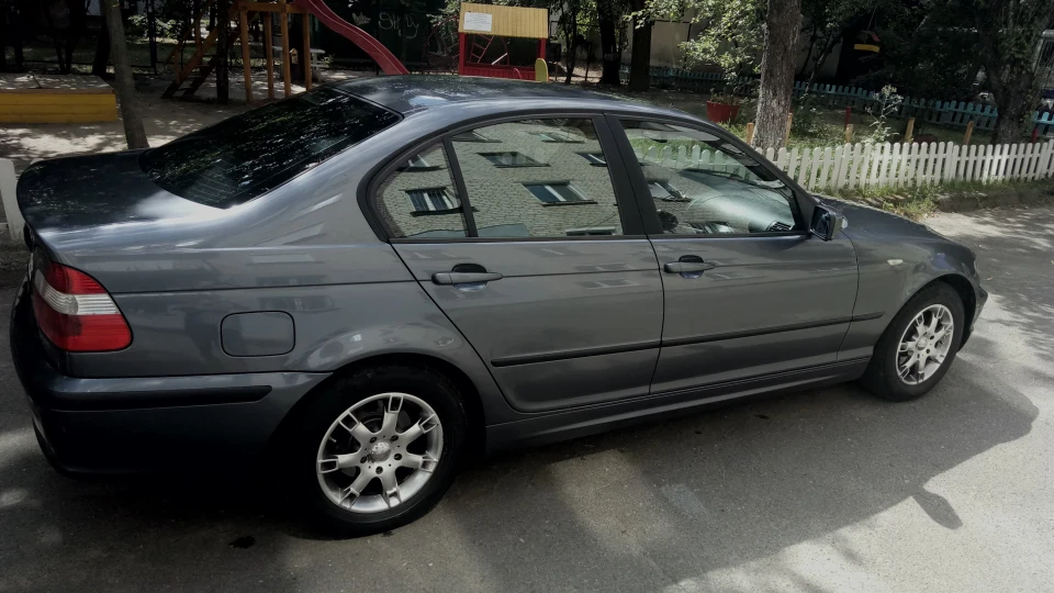 BMW 3 series 2