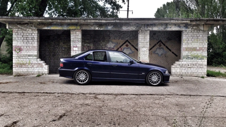 BMW 3 series 2