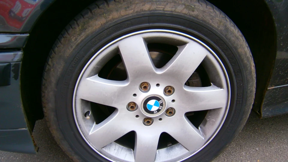 BMW 3 series 2.0 turbo 2