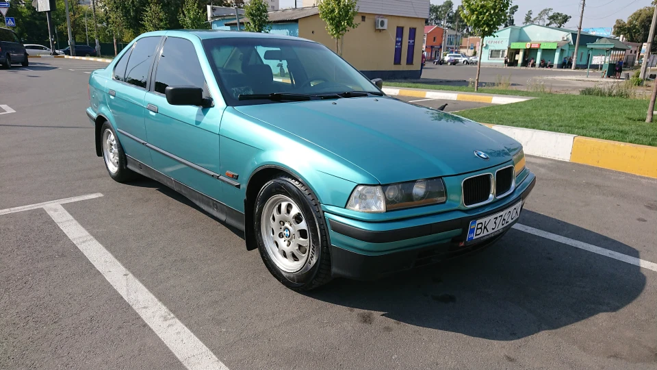 BMW 3 series 318 is 2