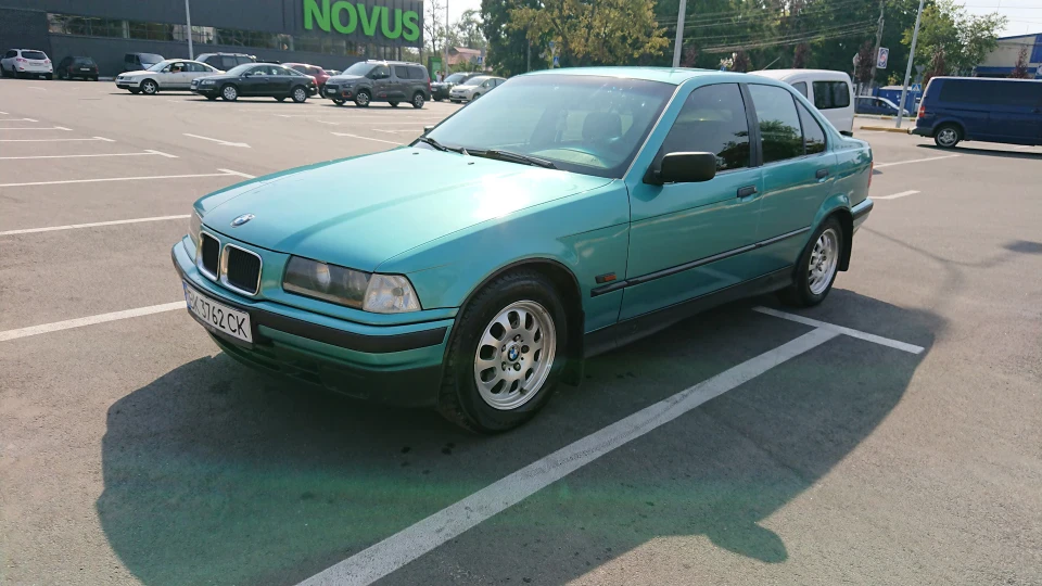 BMW 3 series 318 is 3