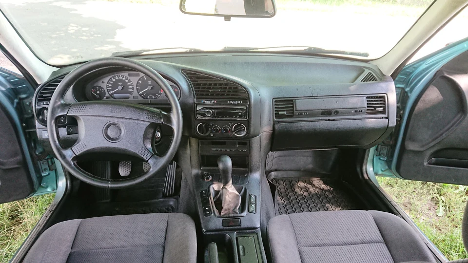 BMW 3 series 318 is 4