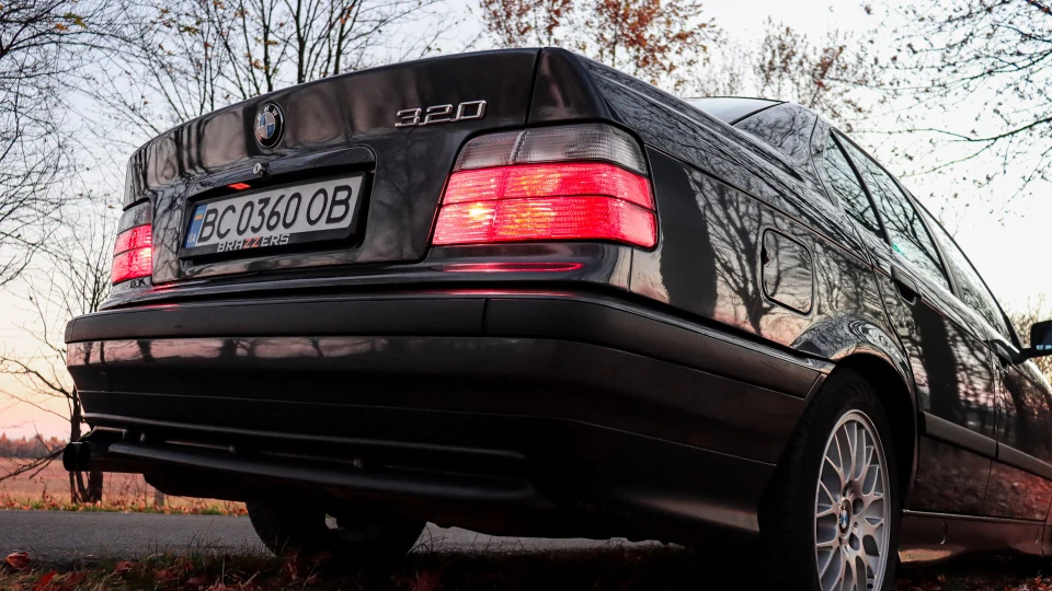 BMW 3 series 320i 3