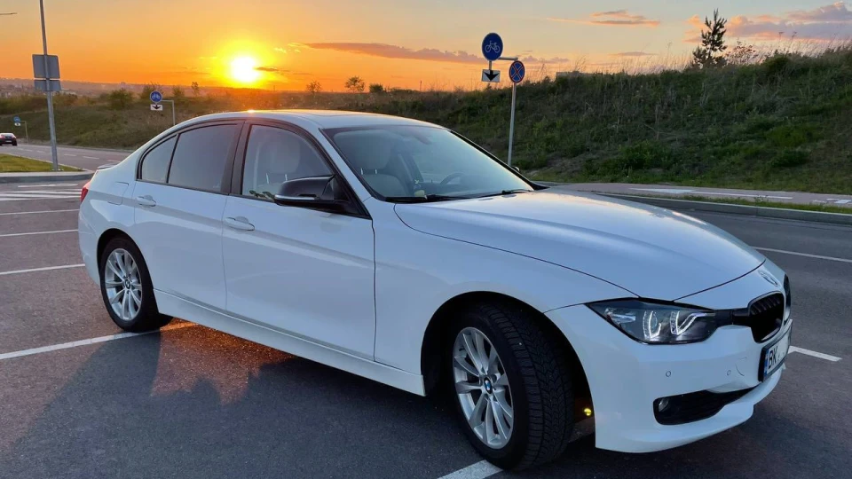 BMW 3 series 320i 3
