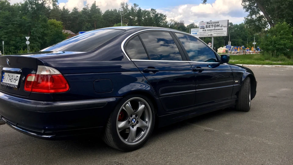 BMW 3 series 323i 3