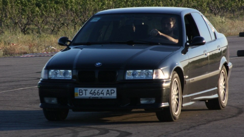 BMW 3 series 323i 3