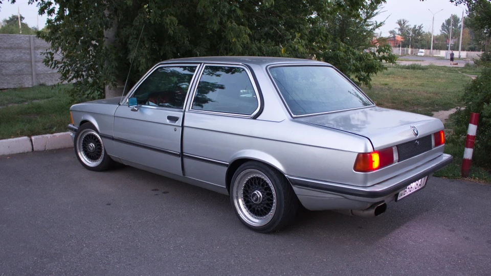BMW 3 series 325i 170hp 4