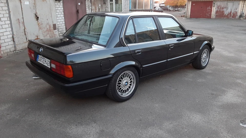 BMW 3 series 325i Forever young 3