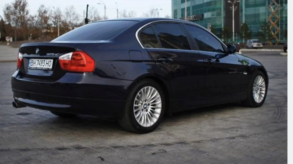 BMW 3 series 325xi Individual 2