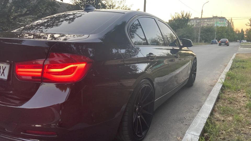 BMW 3 series 328i Black Sapphire 2