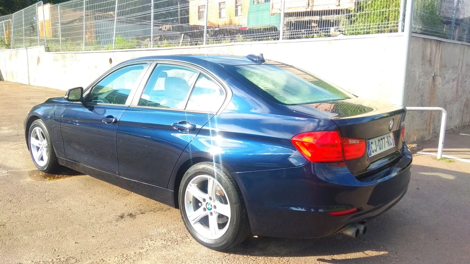 BMW 3 series 328i Imperial blau 4