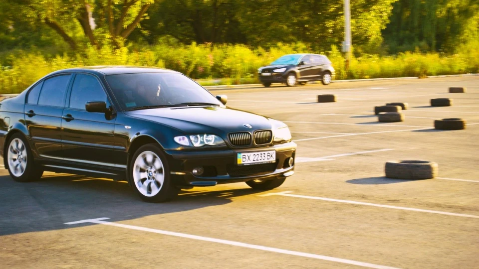 330xi 3 2