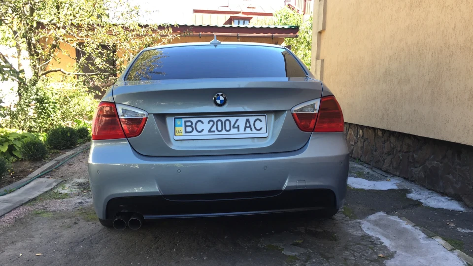 BMW 3 series Arctic blue M 320i n46 2