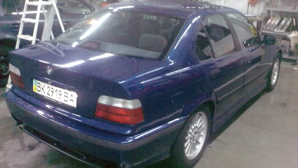 BMW 3 series AVUSBLAU METALIC