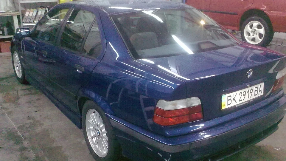 BMW 3 series AVUSBLAU METALIC 2