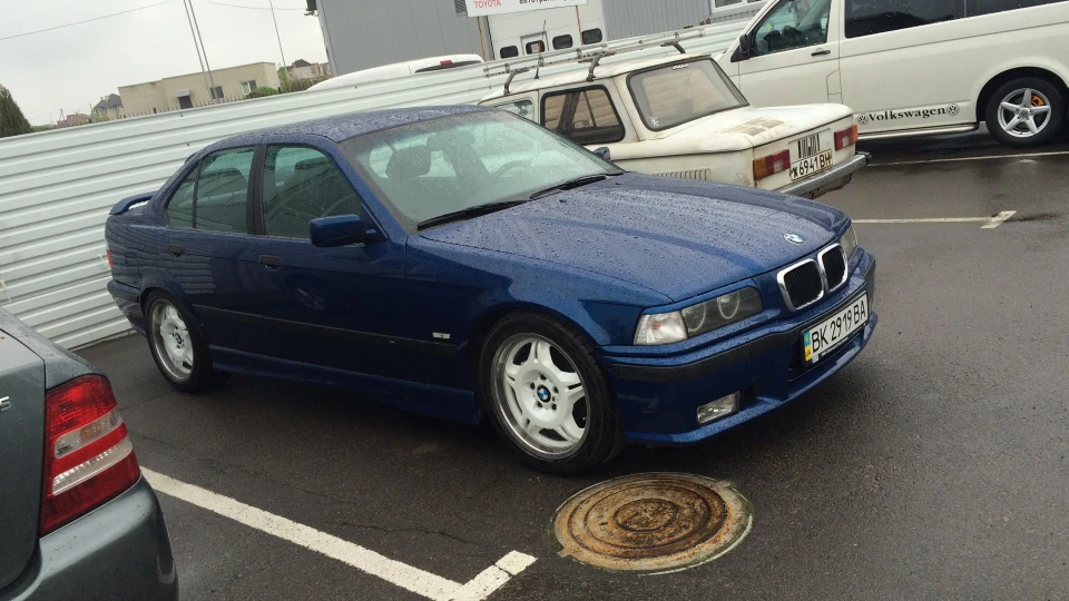 BMW 3 series AVUSBLAU METALIC 4