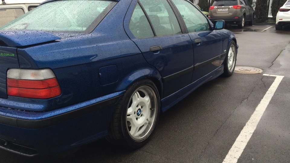 BMW 3 series AVUSBLAU METALIC 5